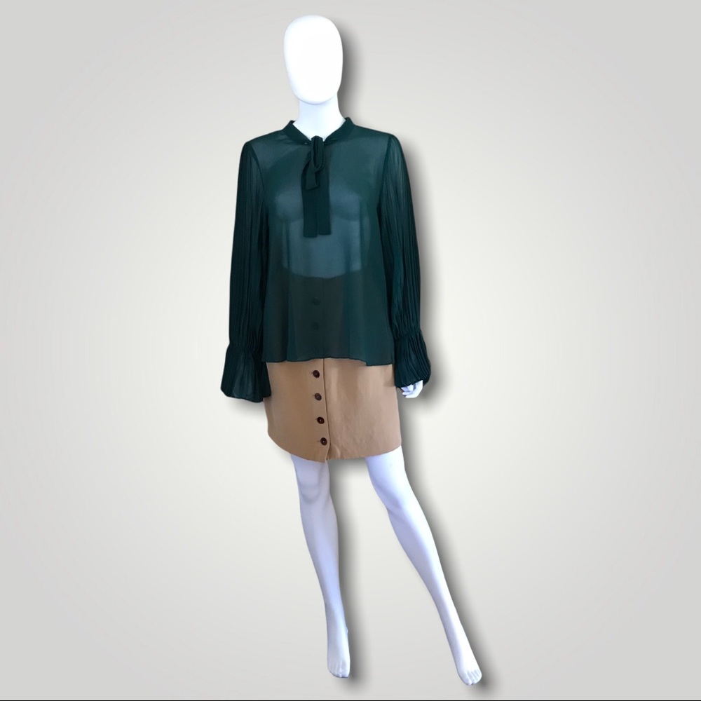 Line & Dot Emerald Long Pleated Sleeve Top